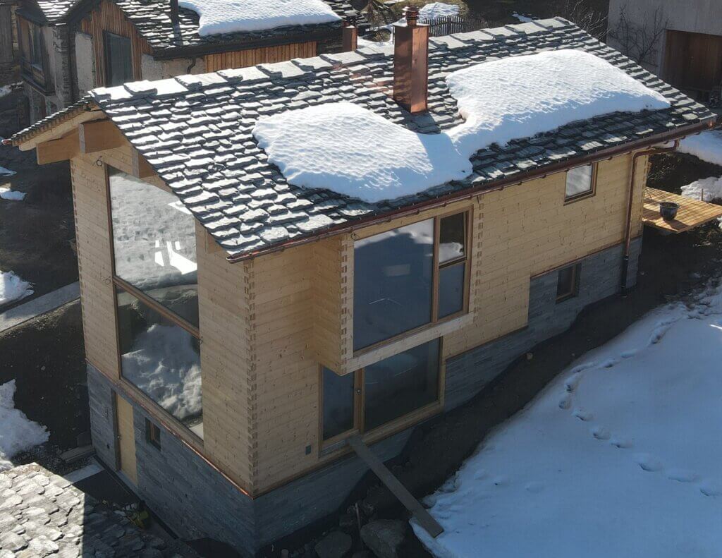 Blockhaus Graubünden Sicht auf das Steindach 2