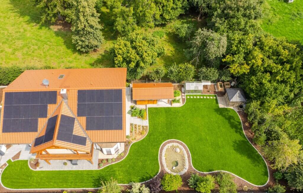 Blockhaus Augsburg mit Photovoltaik Block von oben
